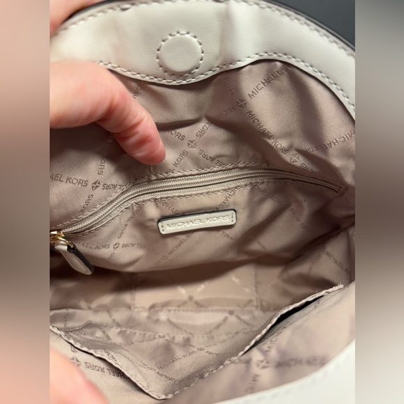 NWT!  So Cute for Summer!! Brand New Michael Kors Gaby Crossbody - Picture 4 of 5